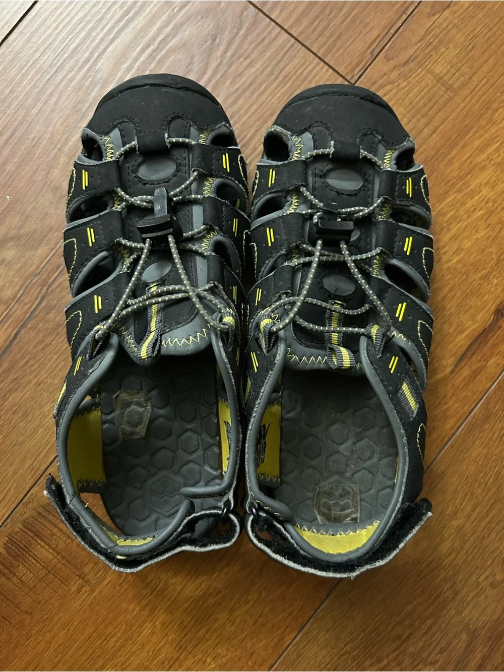 Khombu Black and Yellow Kids Outdoor Sandals size 4
